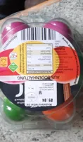 Buntes gekochtes eier aus bodenhaltung