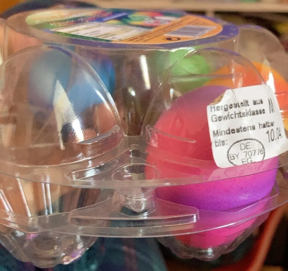 6 bunte gekochte eier