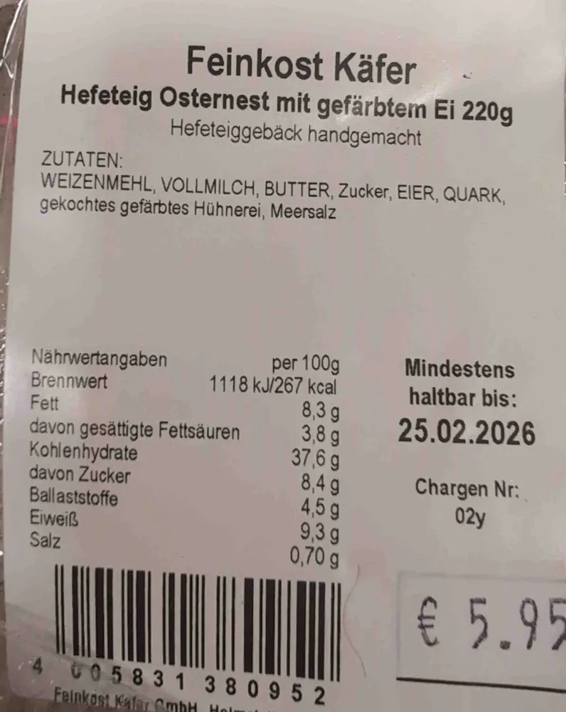 Hefeteig Osternest mit gefärbtem Ei