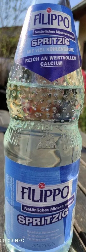 Natürliches Mineralwasser