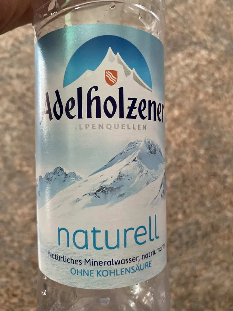 Mineralwasser naturell