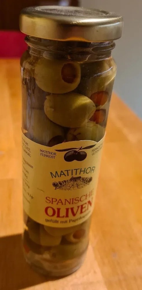 Spanische Oliven gefüllt mit Paprikapaste