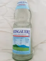 Natürliches Mineralwasser
