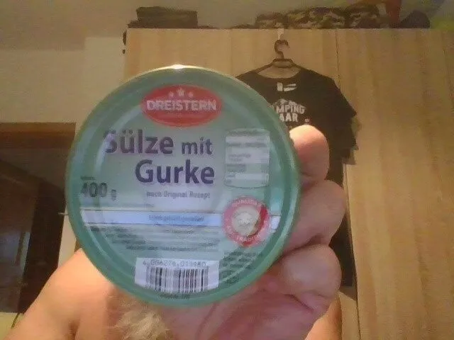 Sülze mit gurkenstückchen