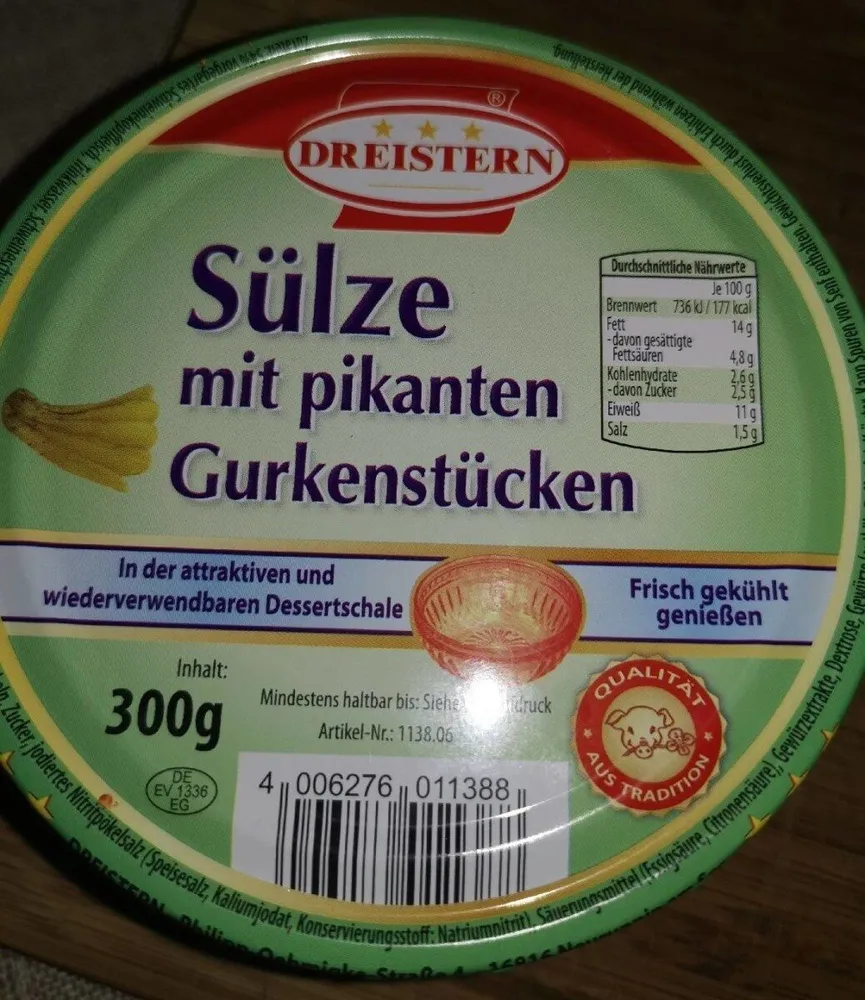Sülze mit pikanten Gurkenstücken