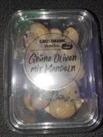 Grüne Oliven mit Mandeln