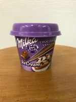 Crème glacée chocolat et vanille avec morceaux de chocolat