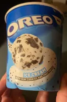 ICE CREAM WITH MINI COOKIES AND OREO PIECES