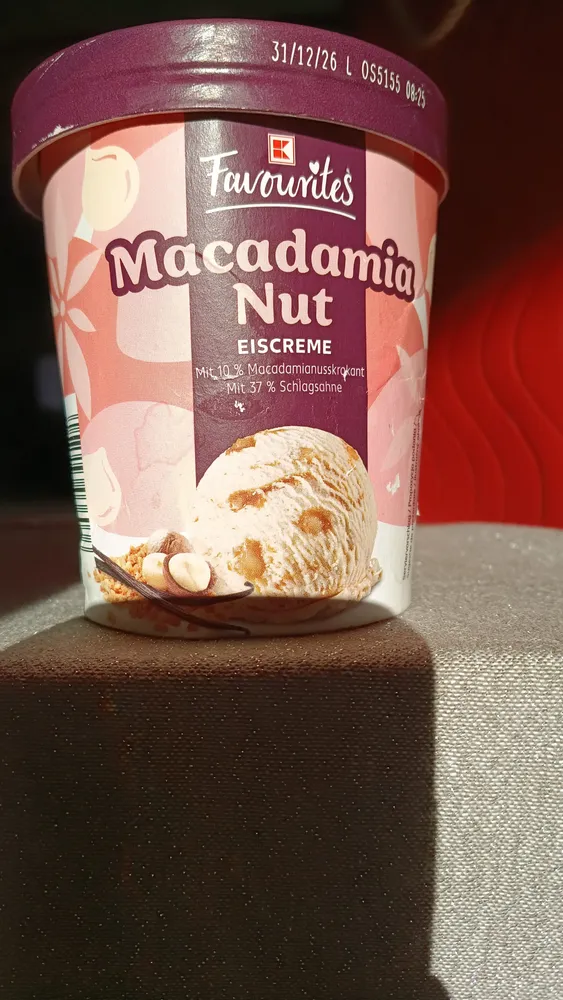 Macadamia Nut Eiscreme
