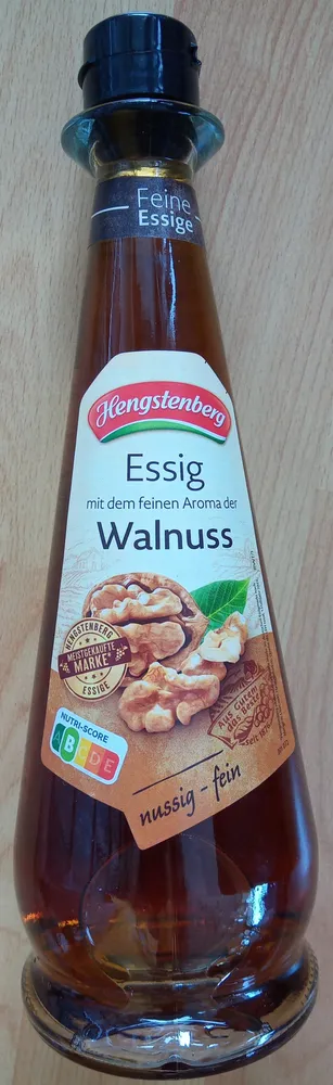 Essig mit Walnuss