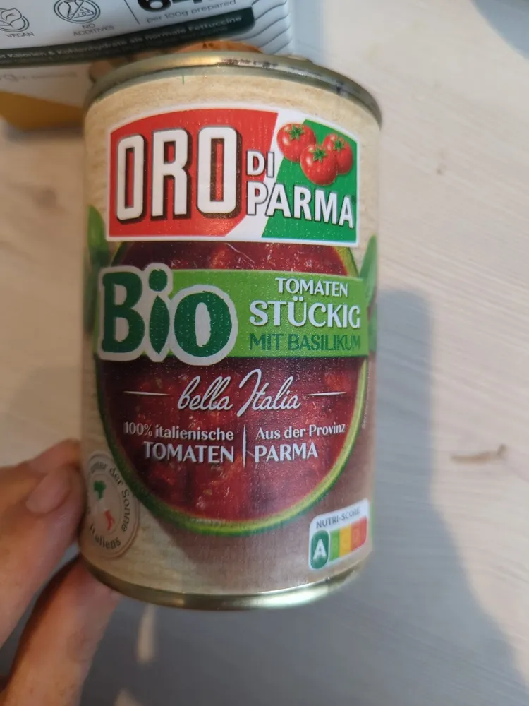 Bio-Tomaten stückig mit Basilikum