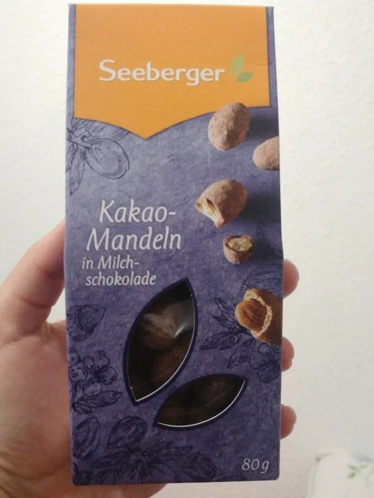 Kakao mandeln in milch-schokolade