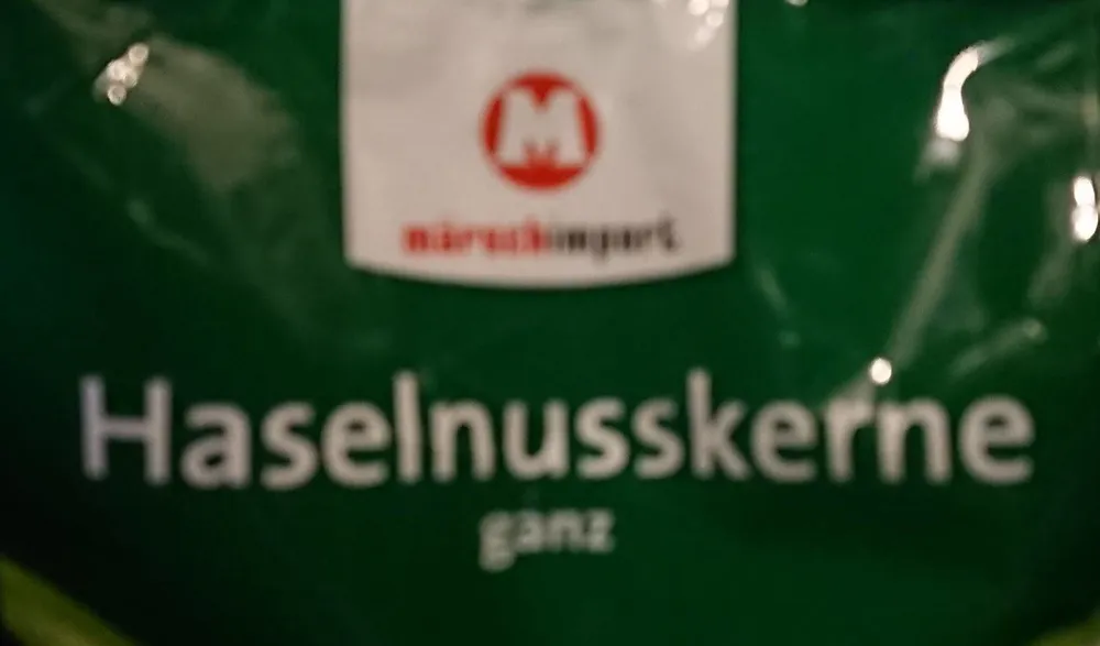 Haselnusskerne ganz