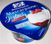 Mascarpone-Joghurt auf Sauerkirsche