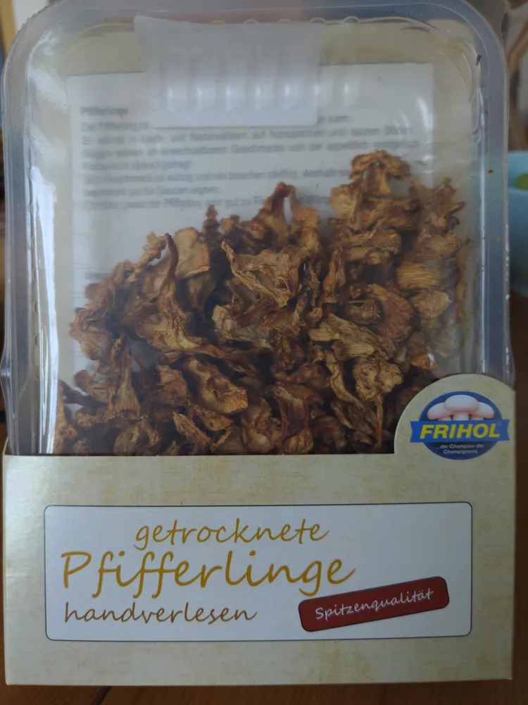 Getrocknete Pfifferkinge Handverlesen
