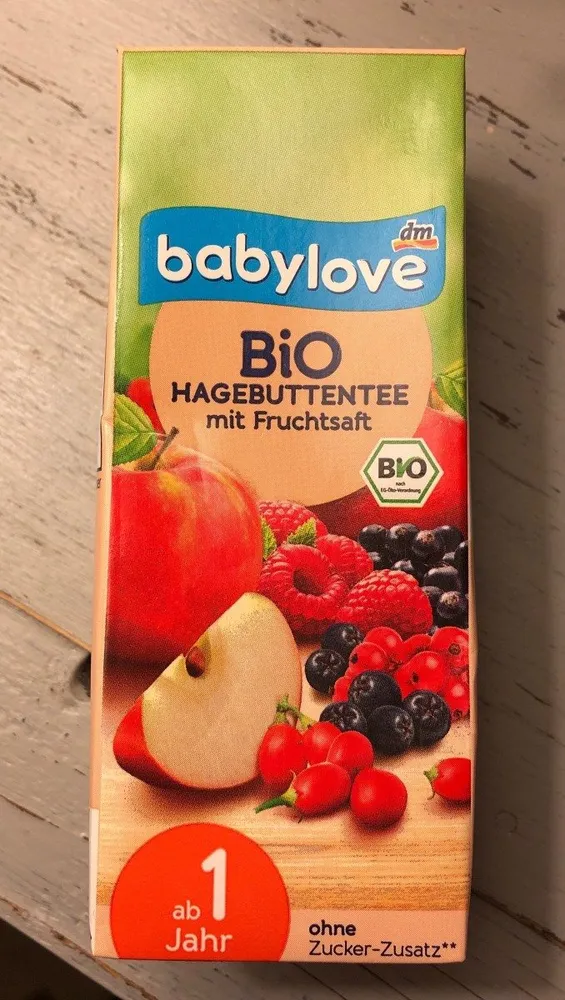 Hagebuttentee mit fruchtsaft