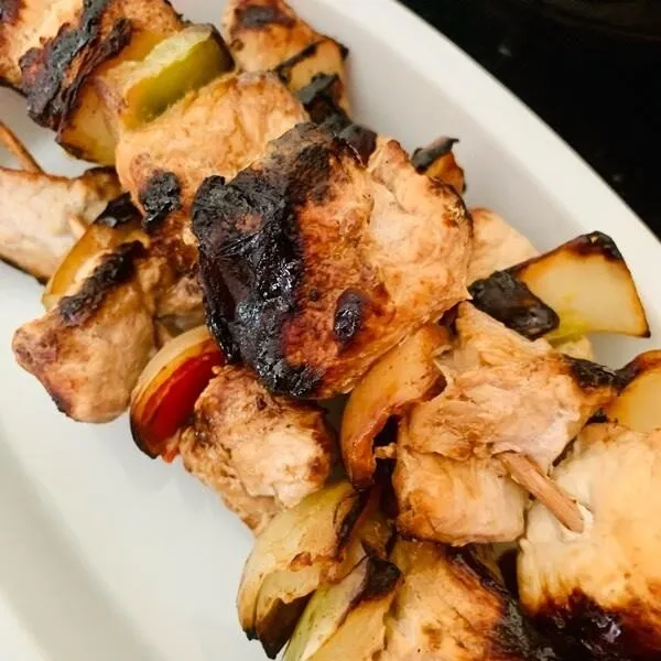 Schweine-Fleischspieße mit Paprika
