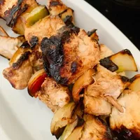 Schweine-Fleischspieße mit Paprika