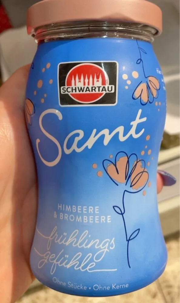 Samt Himbeere und Brombeere