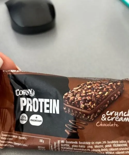 Corny protein crunch and cream chocolate