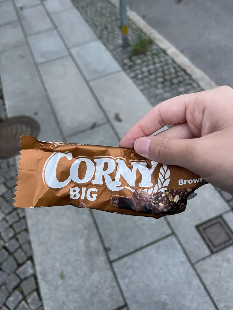 Brownie flavour muesli bar