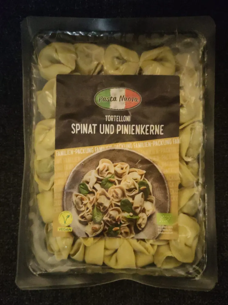 Tortelloni Spinat und Pinienkerne