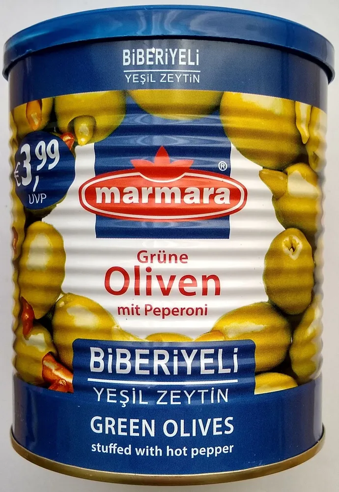 Grüne Oliven mit Peperoni