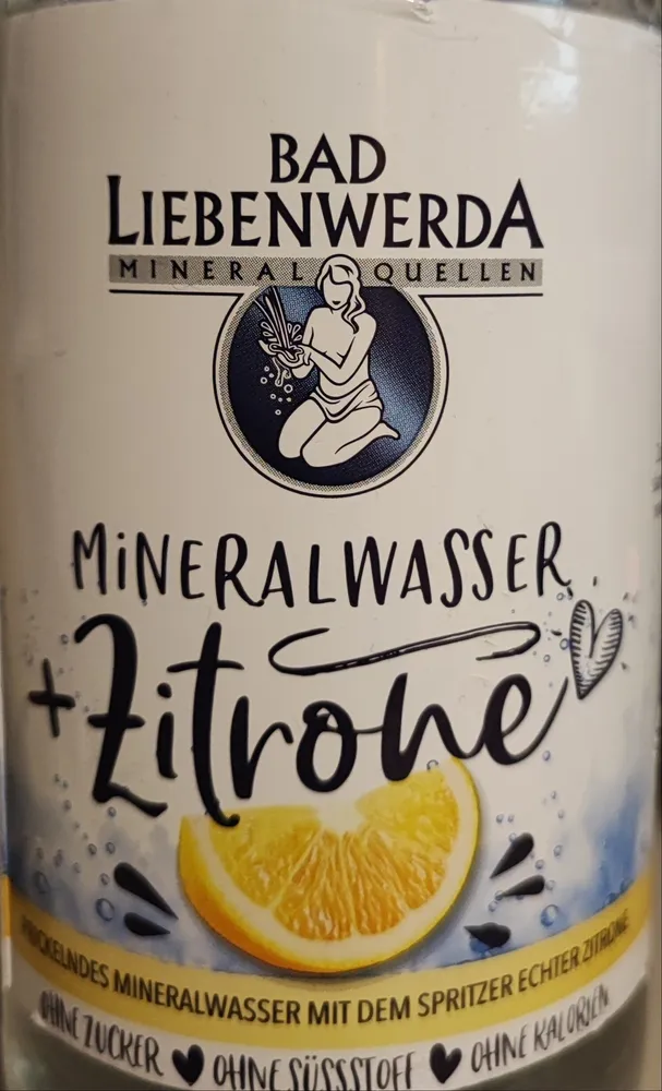Mineralwasser + Zitrone