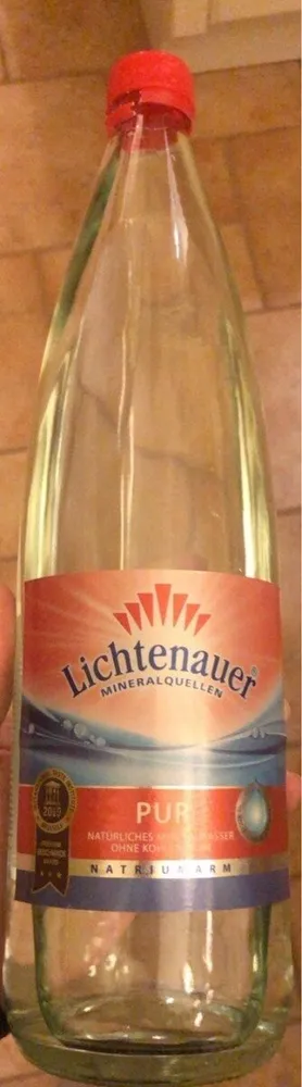 Natürliches mineralwasser