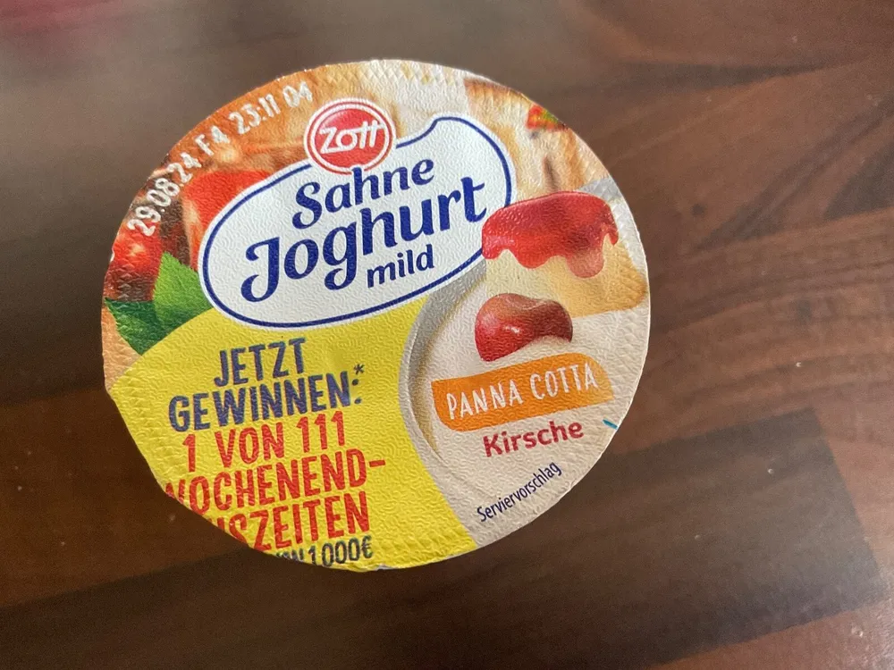 Zott Sahne Joghurt Kirsch Panna Cotta 4014500518701 Sahnejoghurt mild (10% Fett im Milchanteil) mit Kirschen und Panna Cotta
