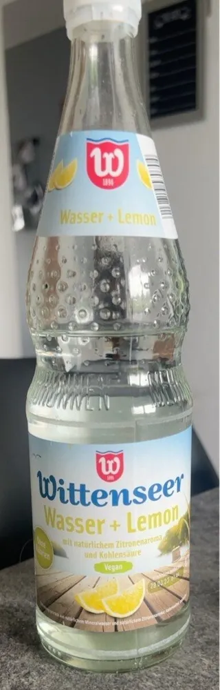 Wasser + Lemon