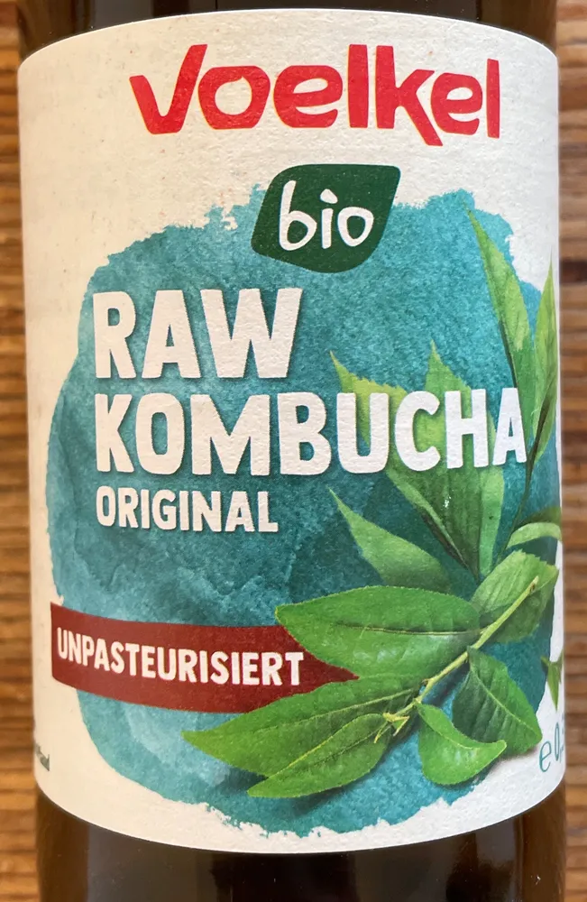 FERMENTIERTES, KOHLENSÄUREHALTIGES BIO TEEGETRÄNK