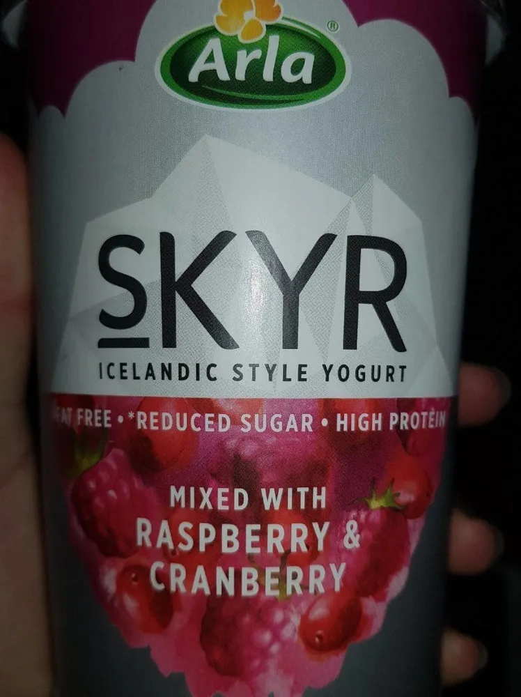 SKYR raspberry & cranberry