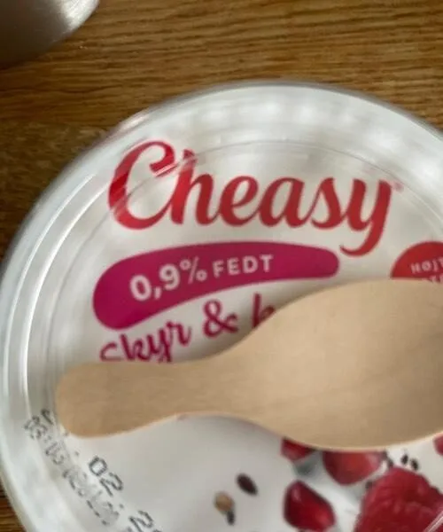 Skyr og hindbær