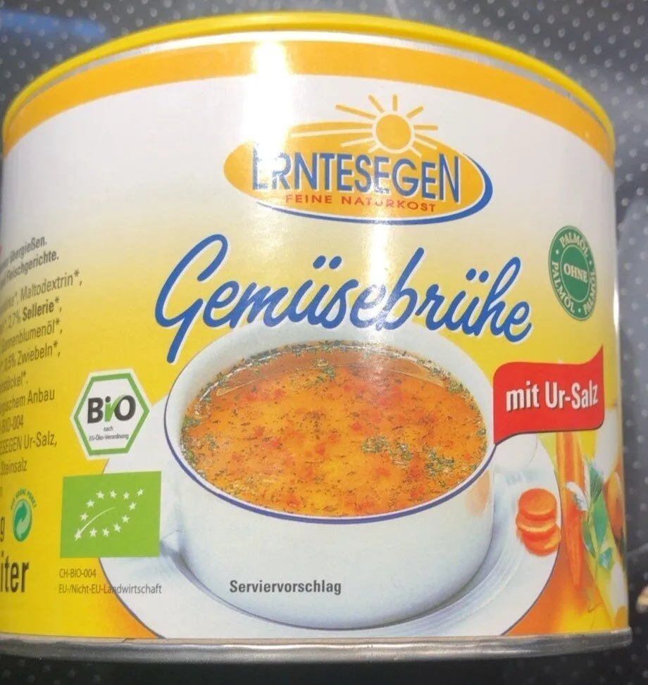Gemüsebrühe im Becher