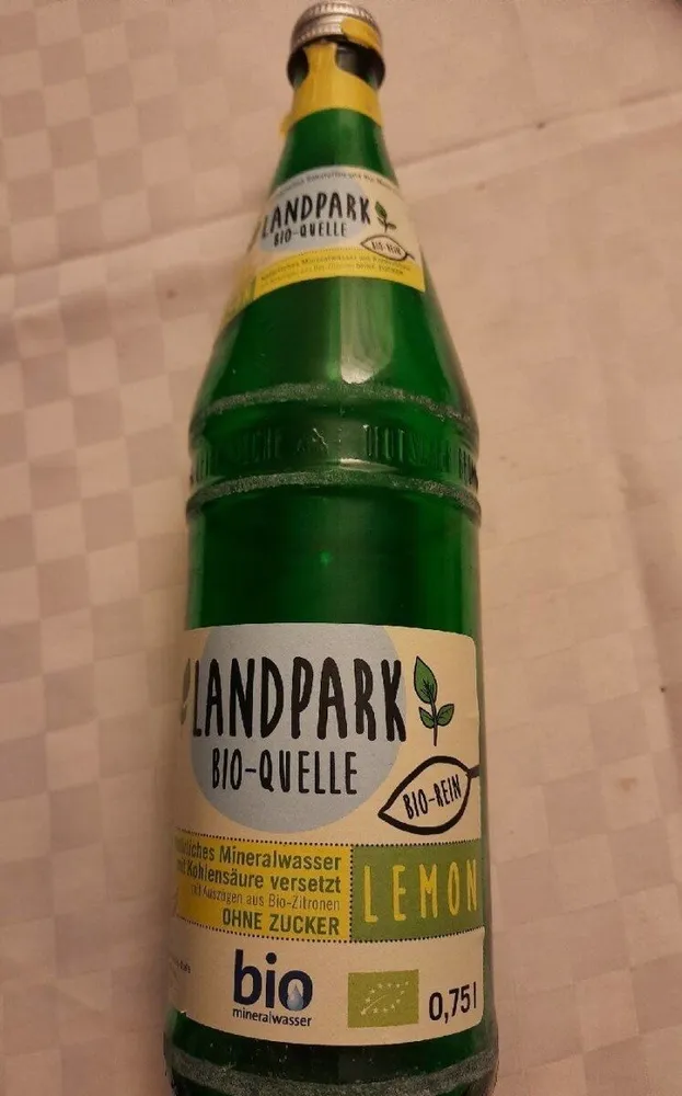 Mineralwasser lemon