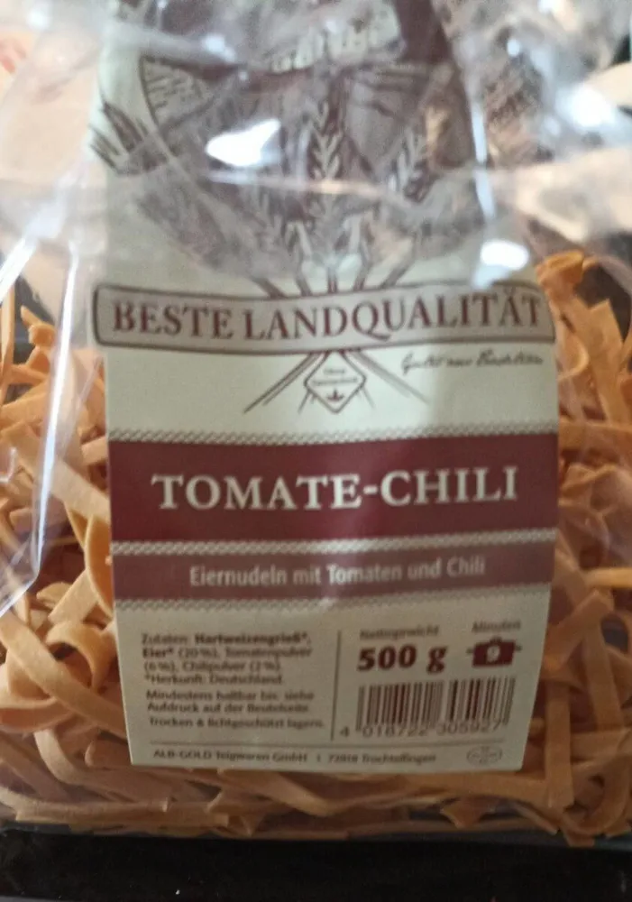 Eiernudeln mit Tomaten und Chili