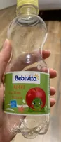 Apfel in stillem wasser