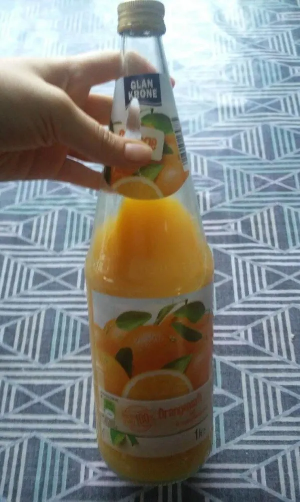 Orangen Saft aus OrangensaftKonzentrat