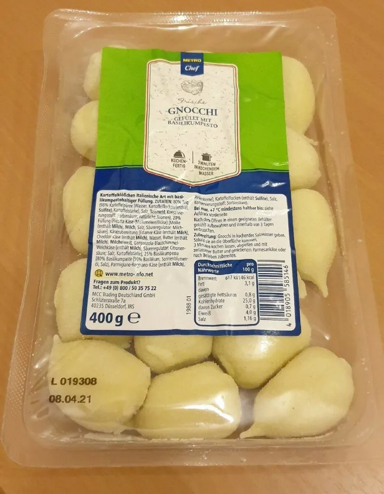 Frische Gnocchi gefüllt mit Basilikumpesto