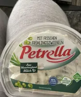 Petrella mit Frühlingszwiebeln