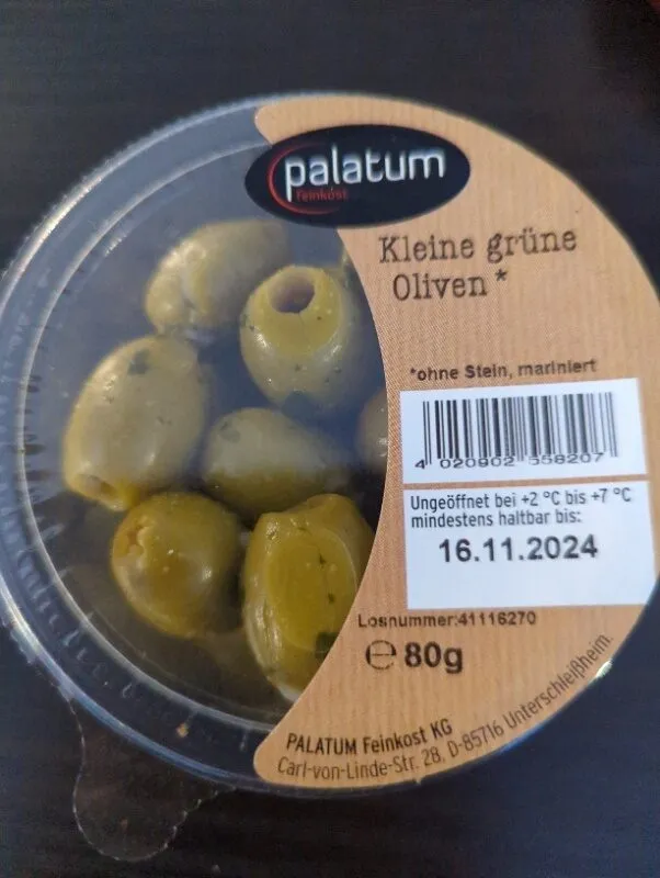 Kleine grüne Oliven