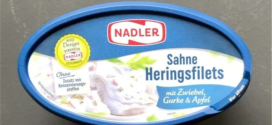 Sahne Heringsfilet mit Zwiebel, Gurke, Apfel