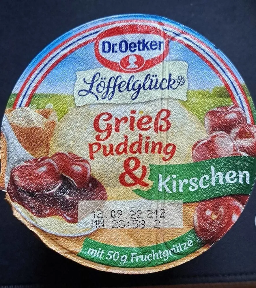 Grießpudding und Kirschen