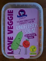 Veganer Feinkostsalat zubereitet wie ein Rindfleisch Salat