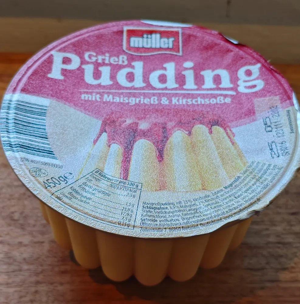Grießpudding mit Kirschsoße