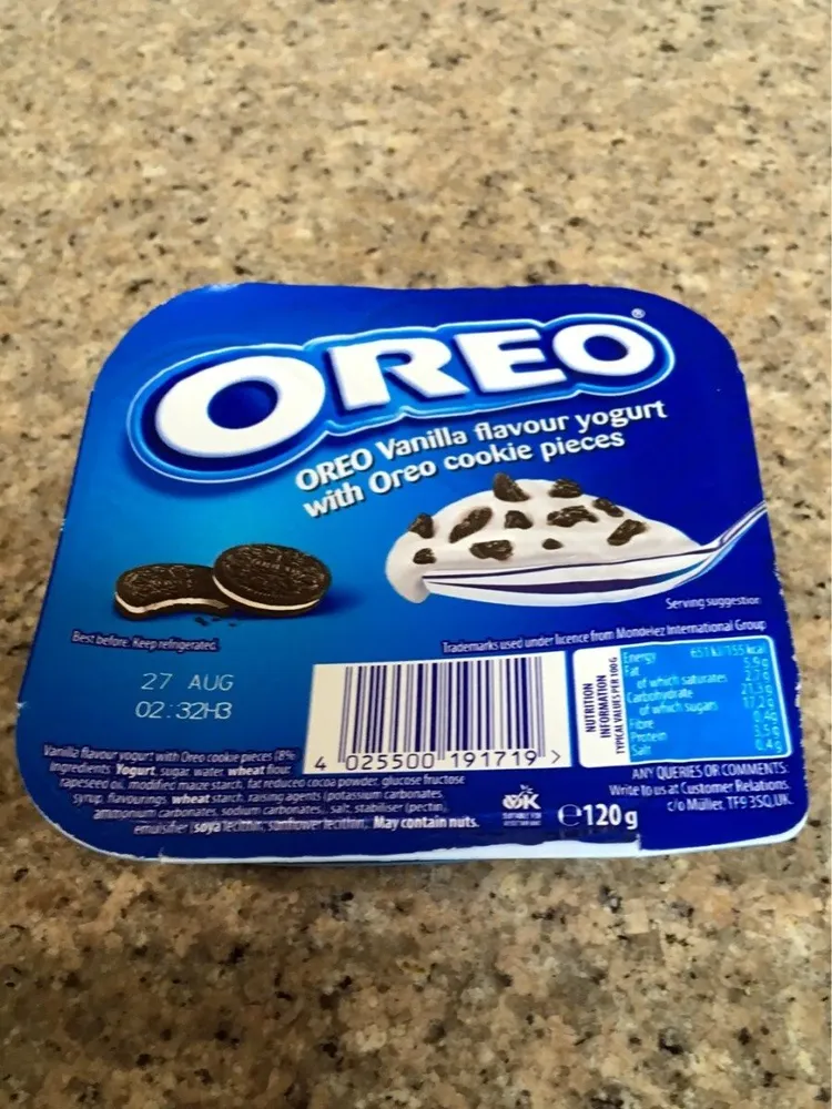 Oreo Vanilla flavour yogurt with Oreo cookie pieces
