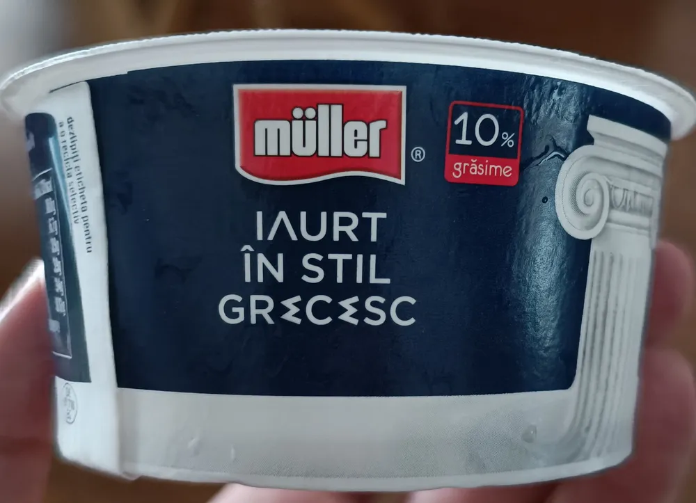 iaurt in stil grecesc
