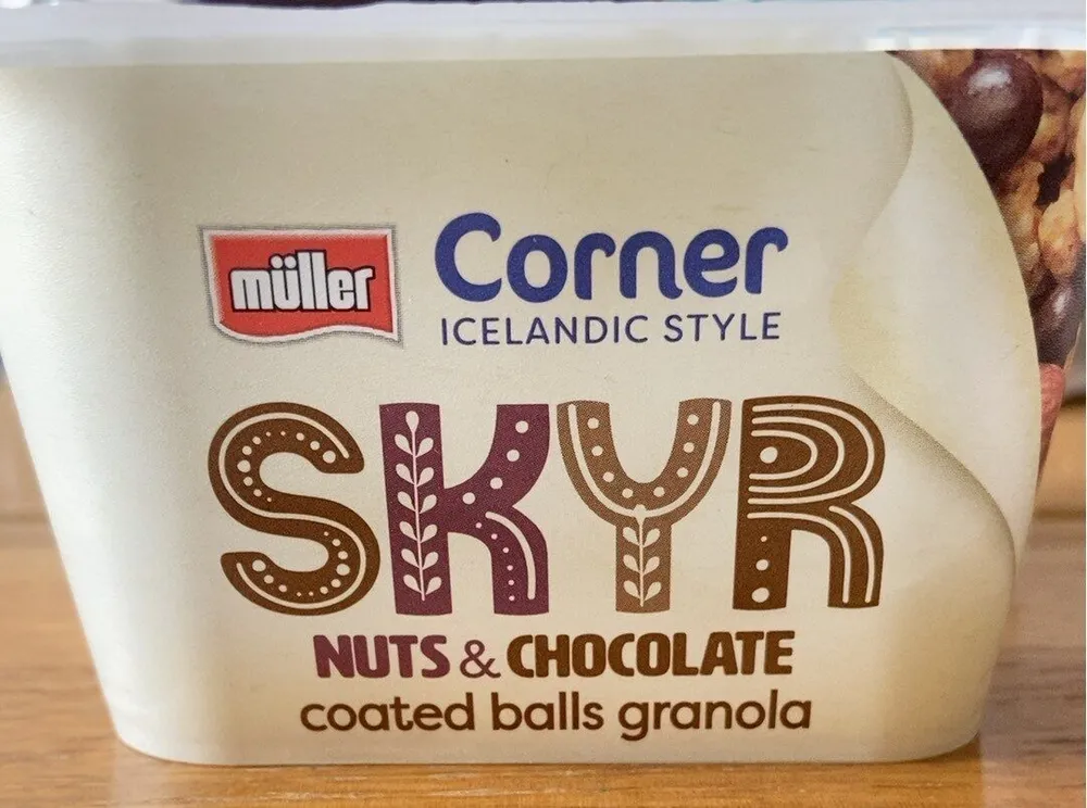 Corner Skyr nuts and chocolate