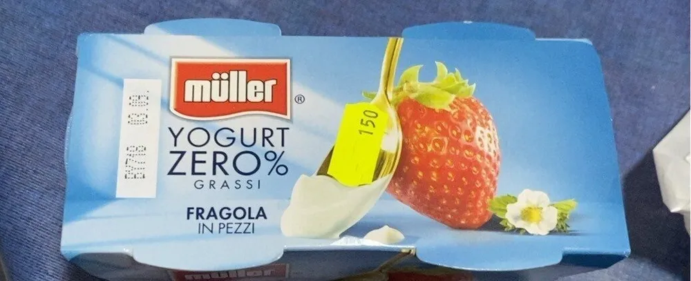 Yogurt fragola in pezzi